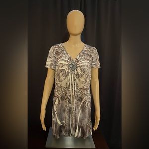 Brown speckled pattern with center design. Silky feel. Size 2x.